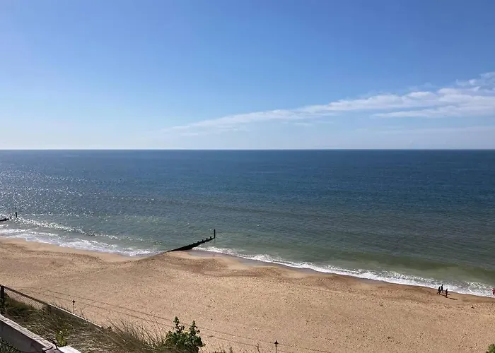 New Apartment Within Short Walk Of The Beach