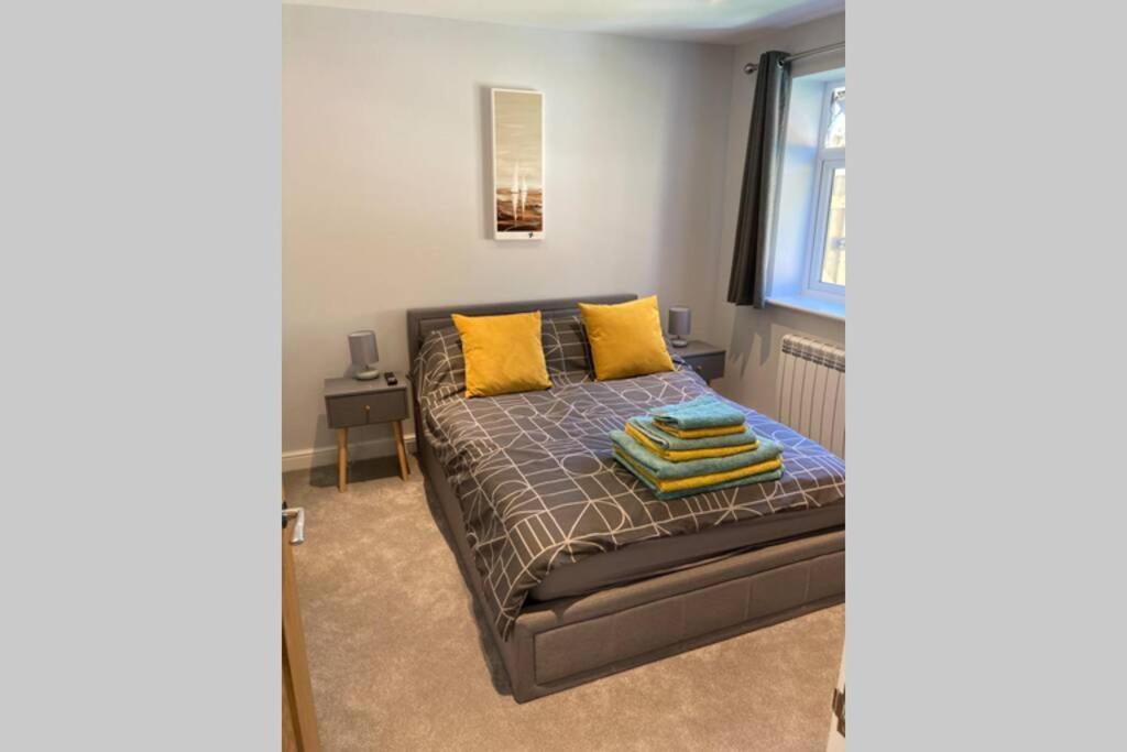 Apartment New Within Short Walk Of The
