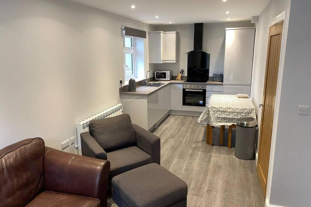 Apartment New Within Short Walk Of The